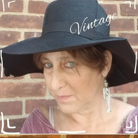 - Vintage Black woven floppy  hat - Picture 9 of 13